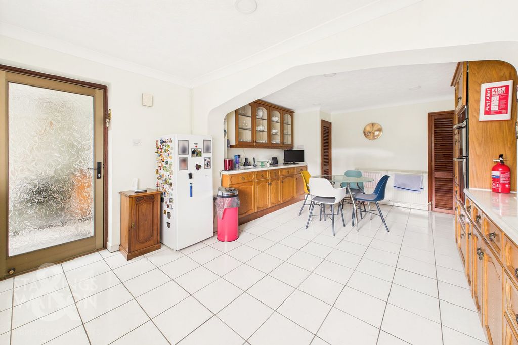 Property photo 3 of 25
