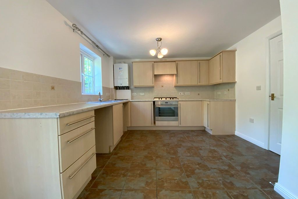 Property photo 3 of 23 Kitchen