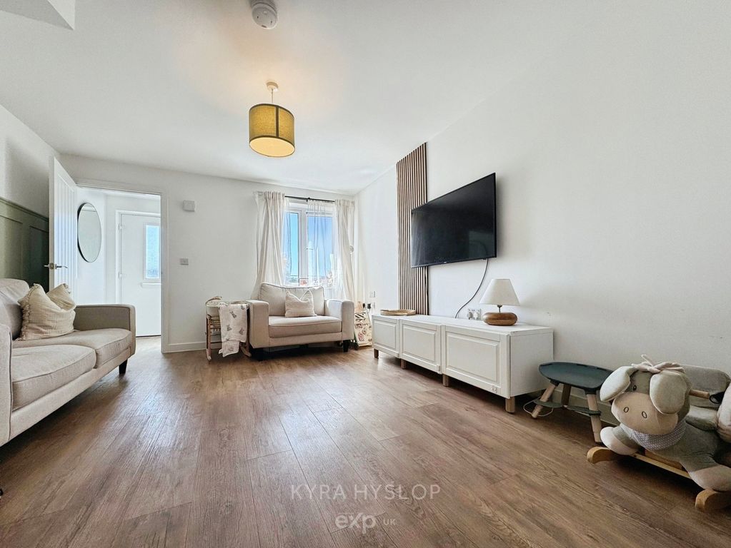 Property photo 3 of 17