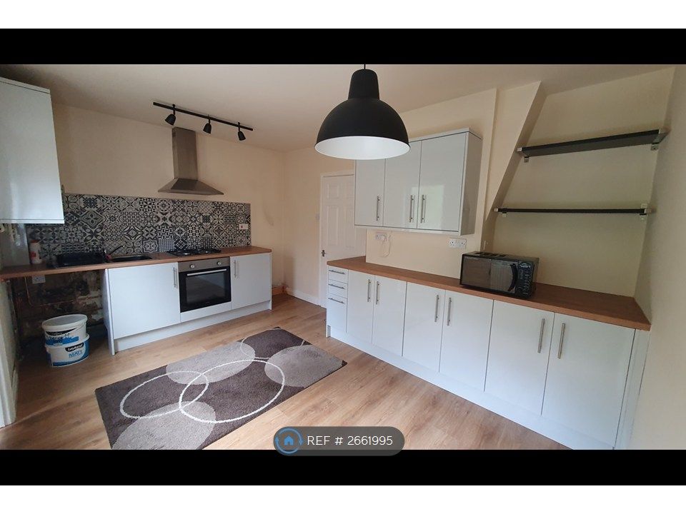 Property photo 2 of 9 Kitchen