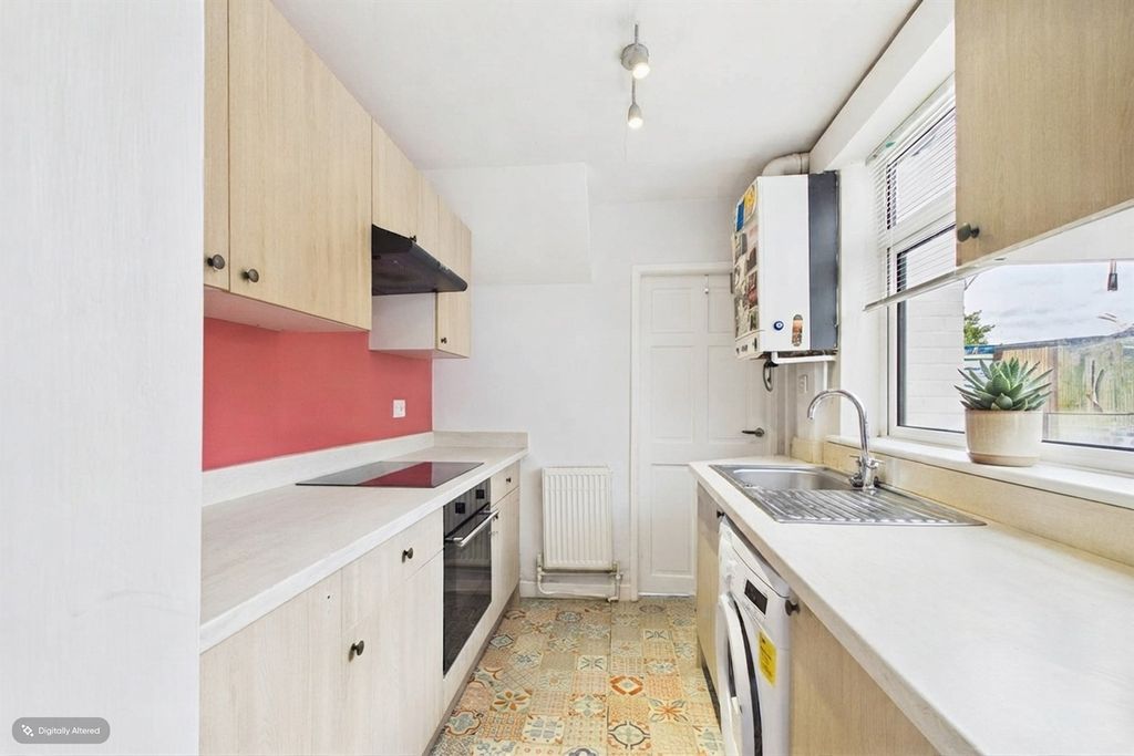 Property photo 2 of 11 Kitchen