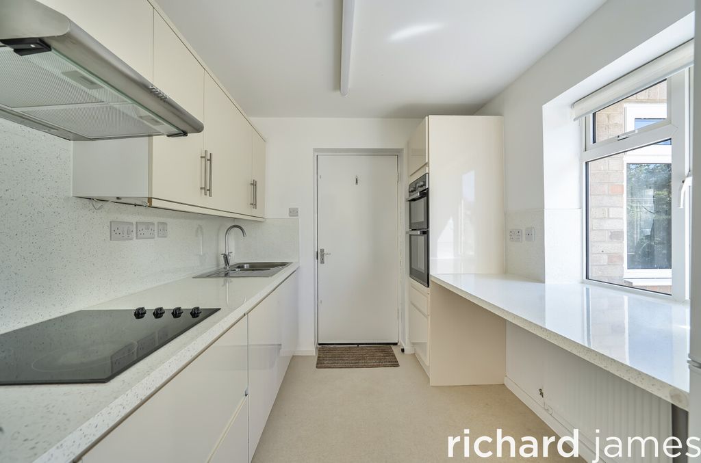 Property photo 3 of 13 3Fc0700c9c3049B7Af41F3008Bfa75F4