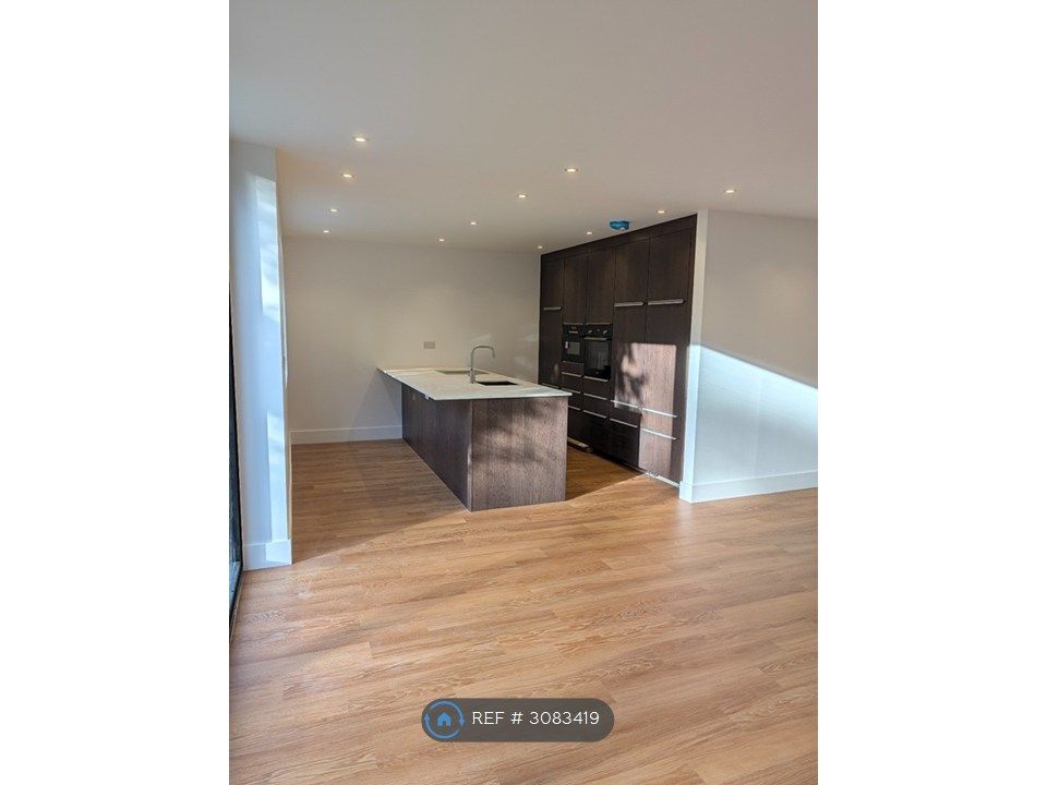 Property photo 2 of 28