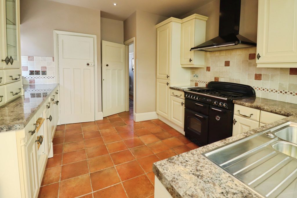 Property photo 2 of 26