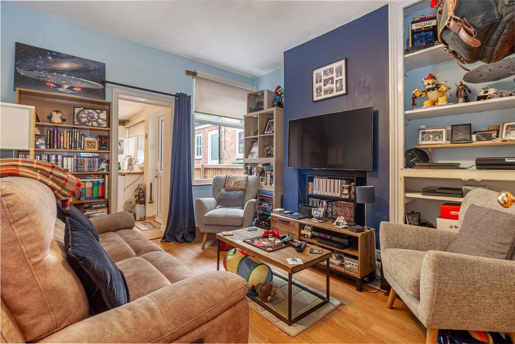 Property photo 2 of 13 Livingr-Oom-1.Jpg