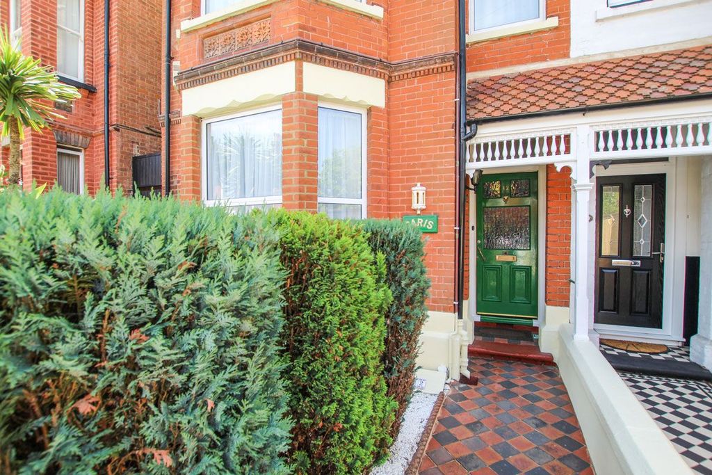 Property photo 2 of 22