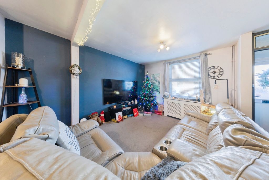 Property photo 2 of 13 Photo