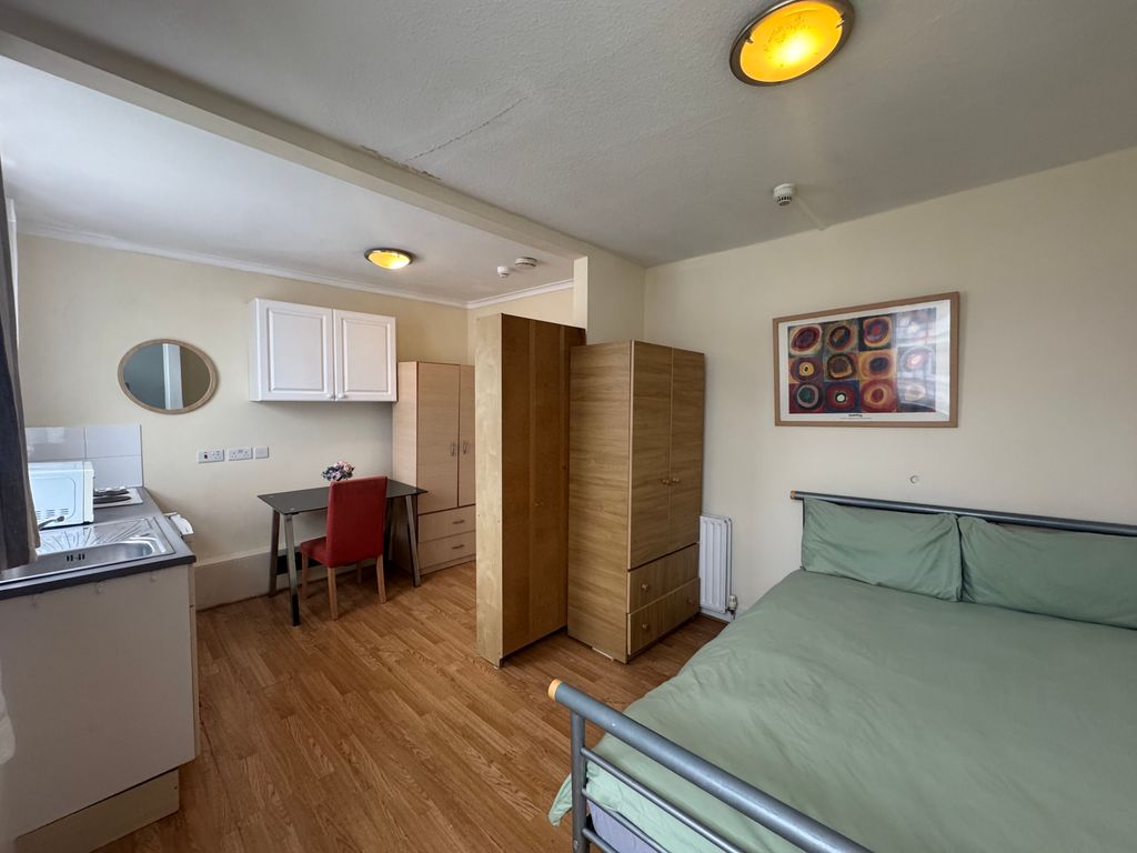 Property photo 3 of 6