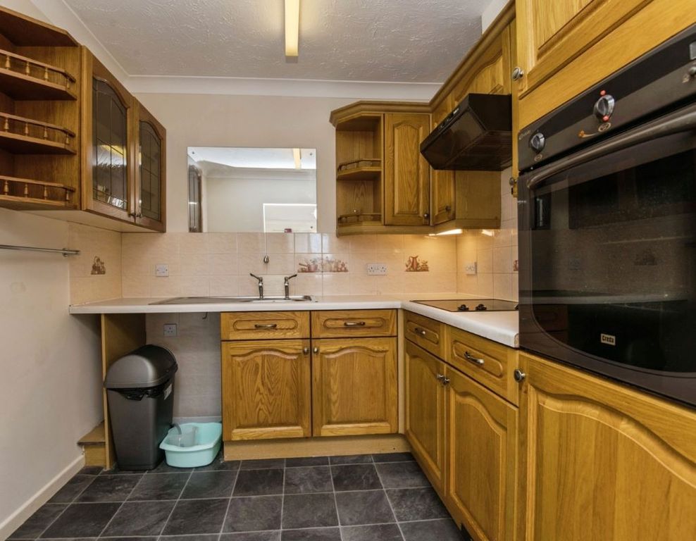 Property photo 3 of 5 Kitchen