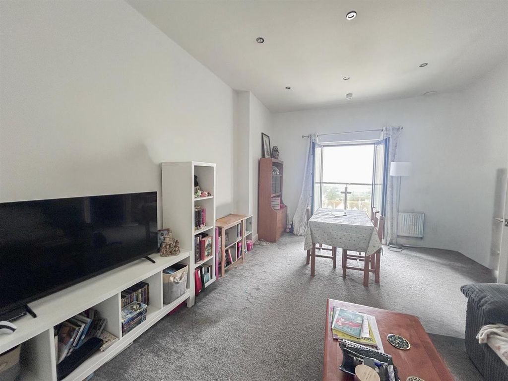 Property photo 2 of 14 2-Ead51F3c-7711-4319-A6E0-5A4F716966B2.Jpg
