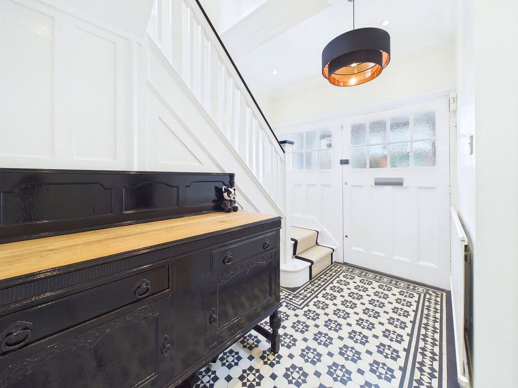 Property photo 3 of 28