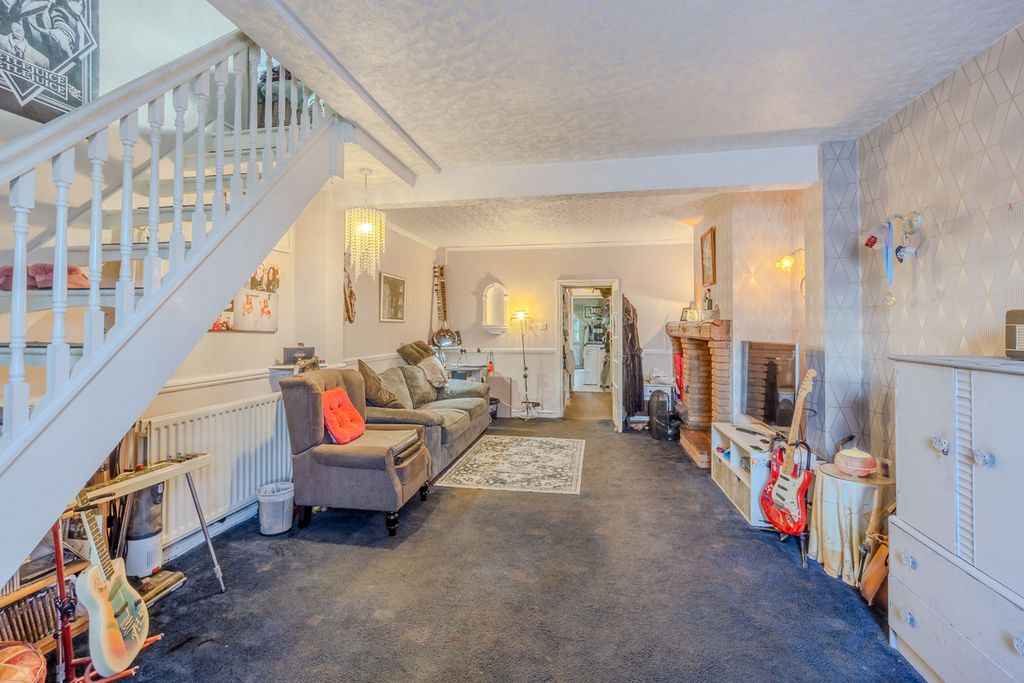 Property photo 3 of 18