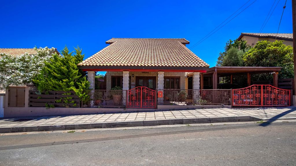 Property photo 2 of 25