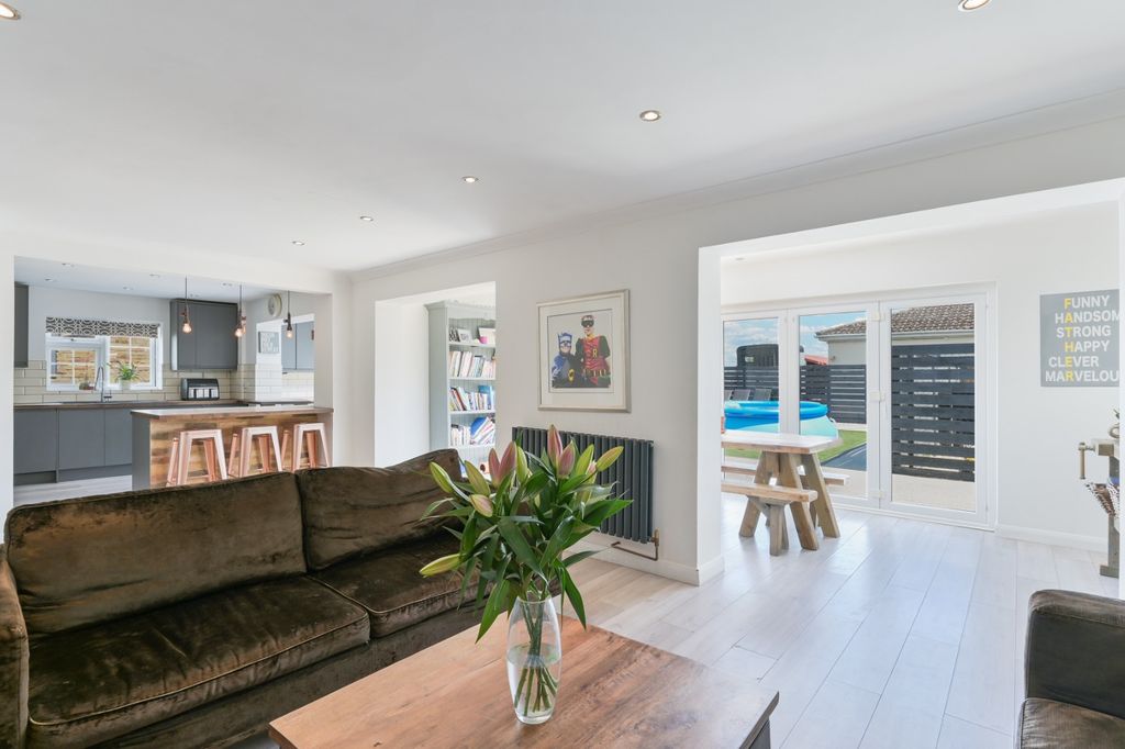 Property photo 2 of 20 4144591