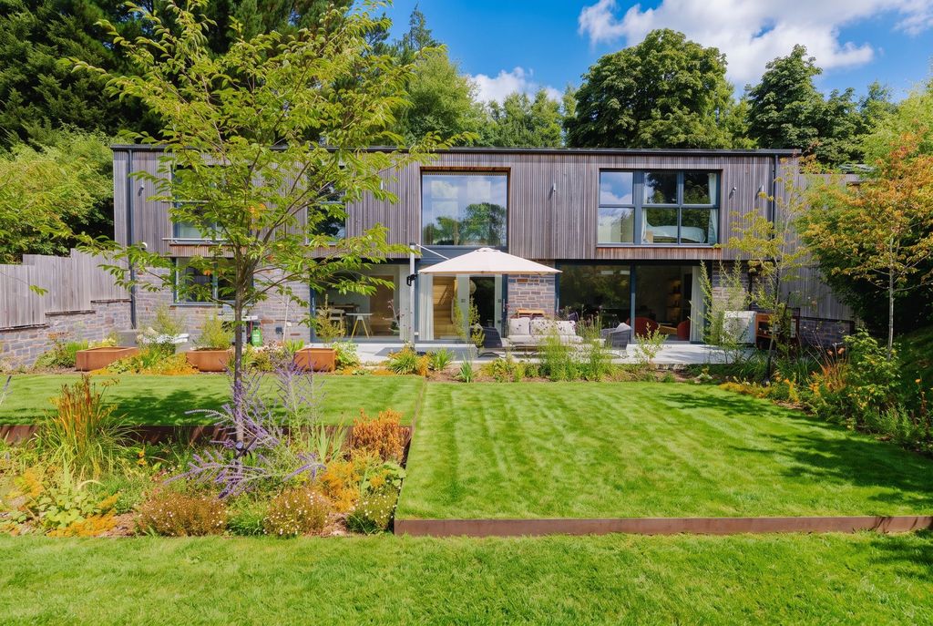 Property photo 1 of 34
