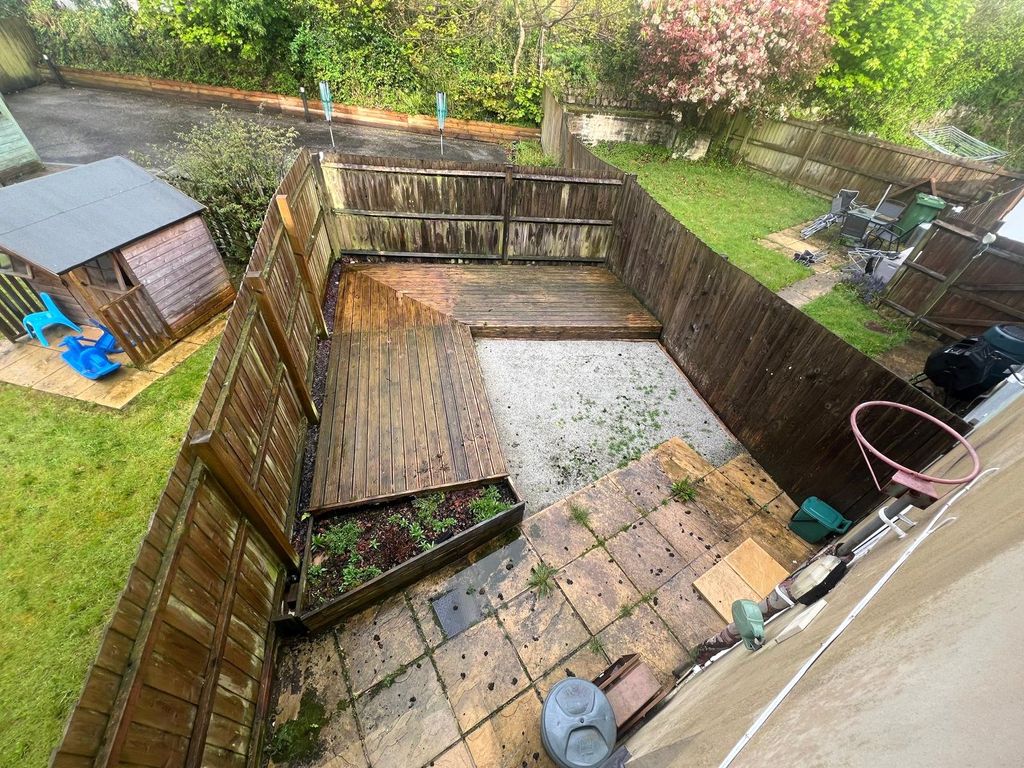 Property photo 2 of 13 Picture No. 15