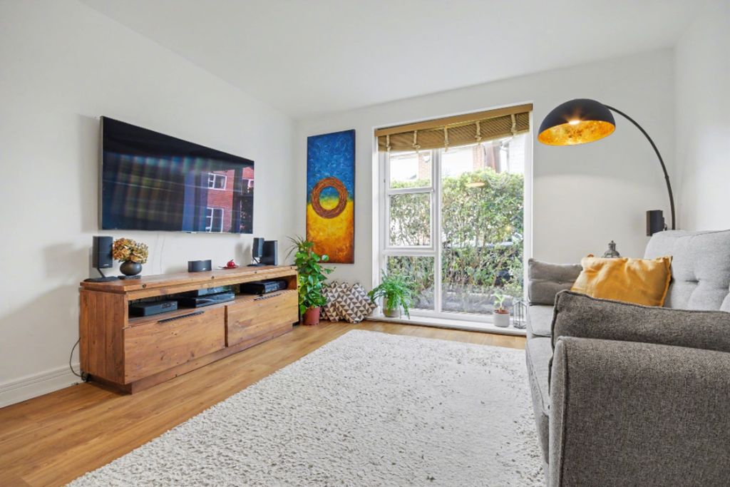 Property photo 2 of 23 Living Room