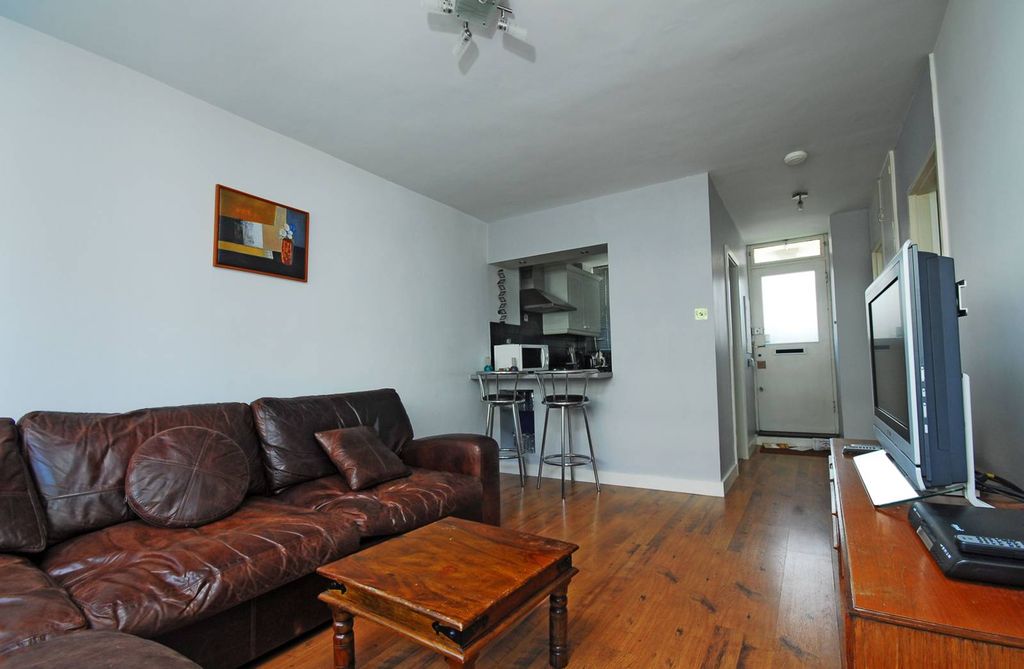 Property photo 2 of 6