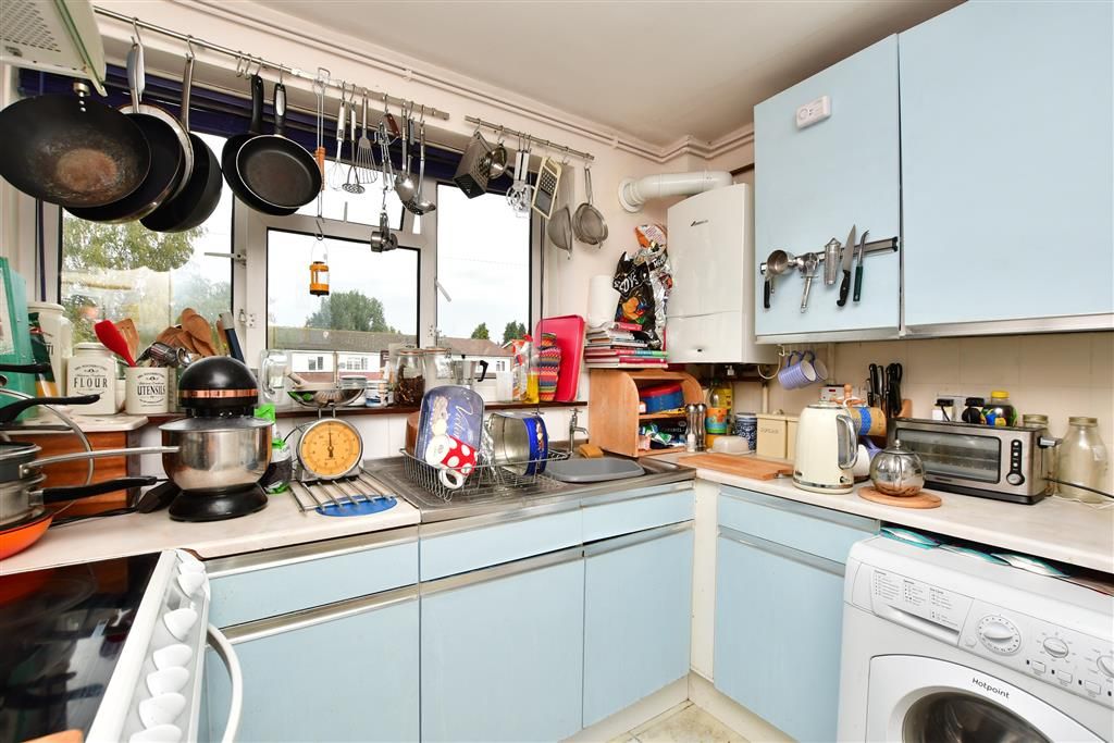 Property photo 3 of 7 Kitchen