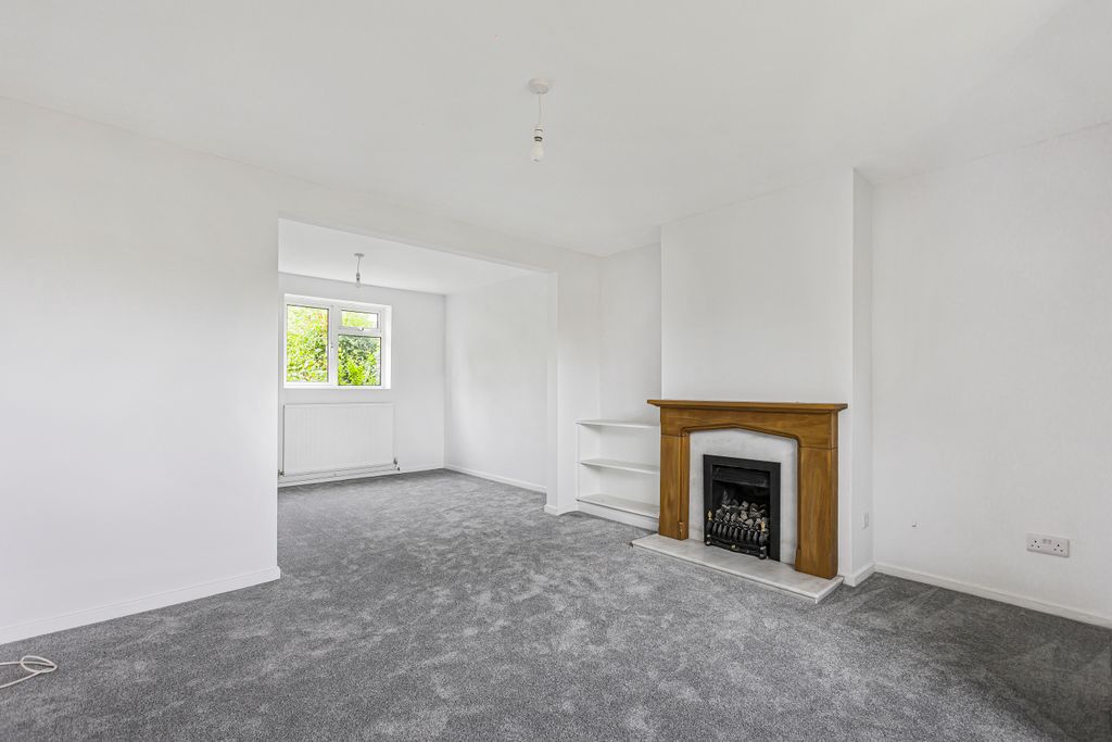 Property photo 2 of 12 Living/Dining Room
