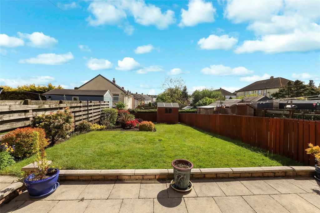 Property photo 2 of 18 Garden