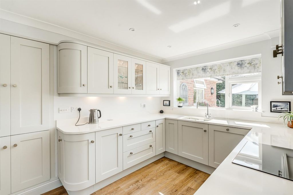 Property photo 3 of 18 Kitchen