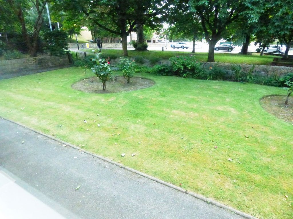 Property photo 2 of 9 Grounds