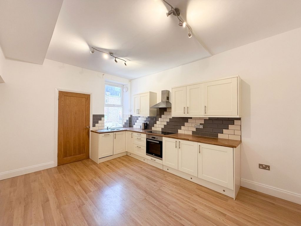 Property photo 1 of 11 Kitchen