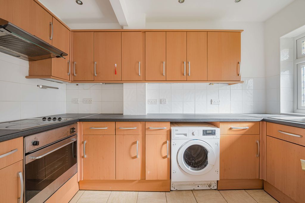 Property photo 3 of 16 Kitchen