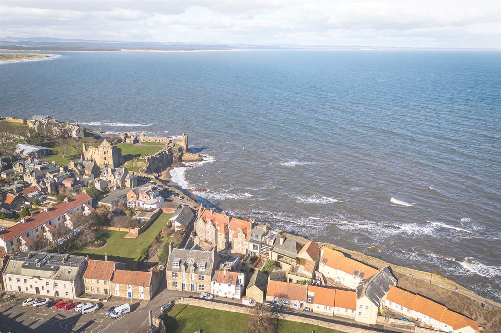 Property photo 2 of 14 Gregory Place