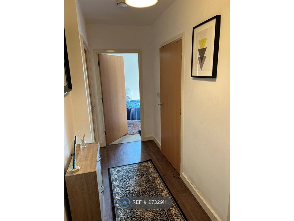 Property photo 2 of 6 Hallway