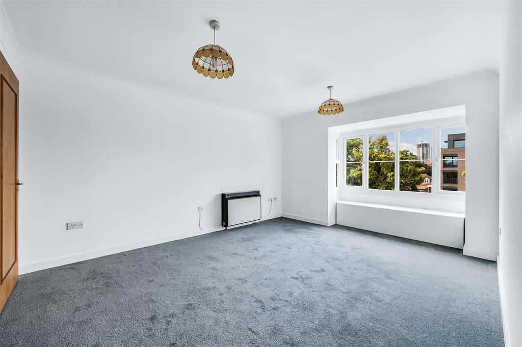 Property photo 2 of 11 93 Beechwood Grove-4.Jpg