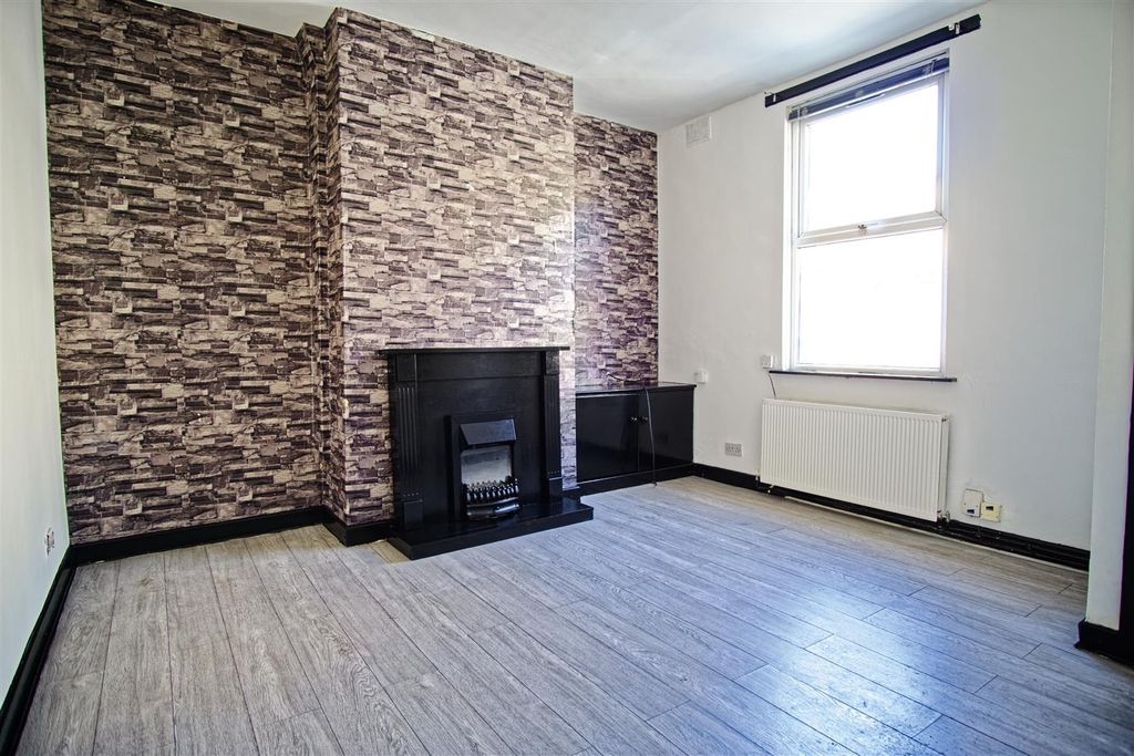 Property photo 2 of 8 Reception