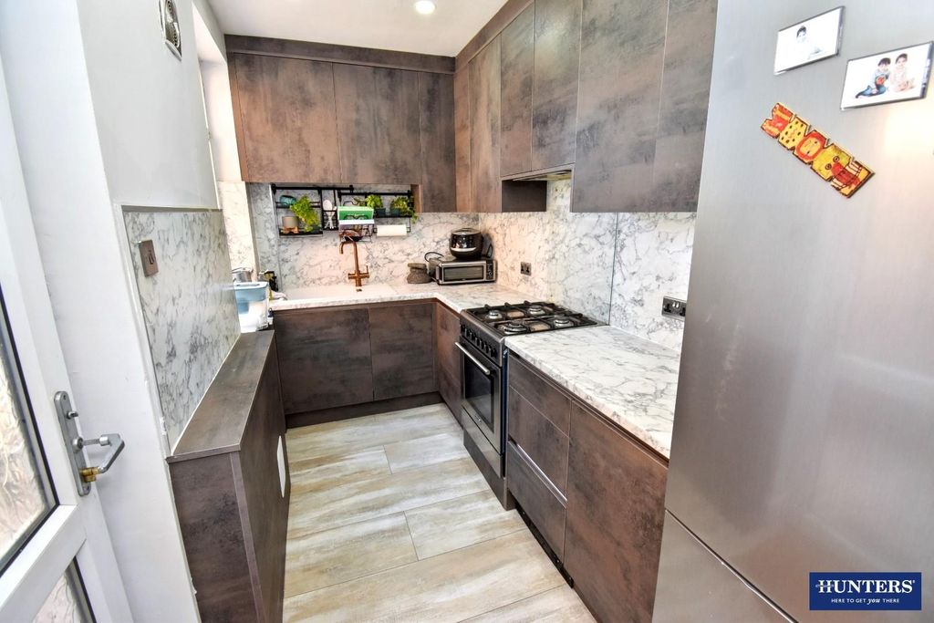 Property photo 3 of 12 Kitchen
