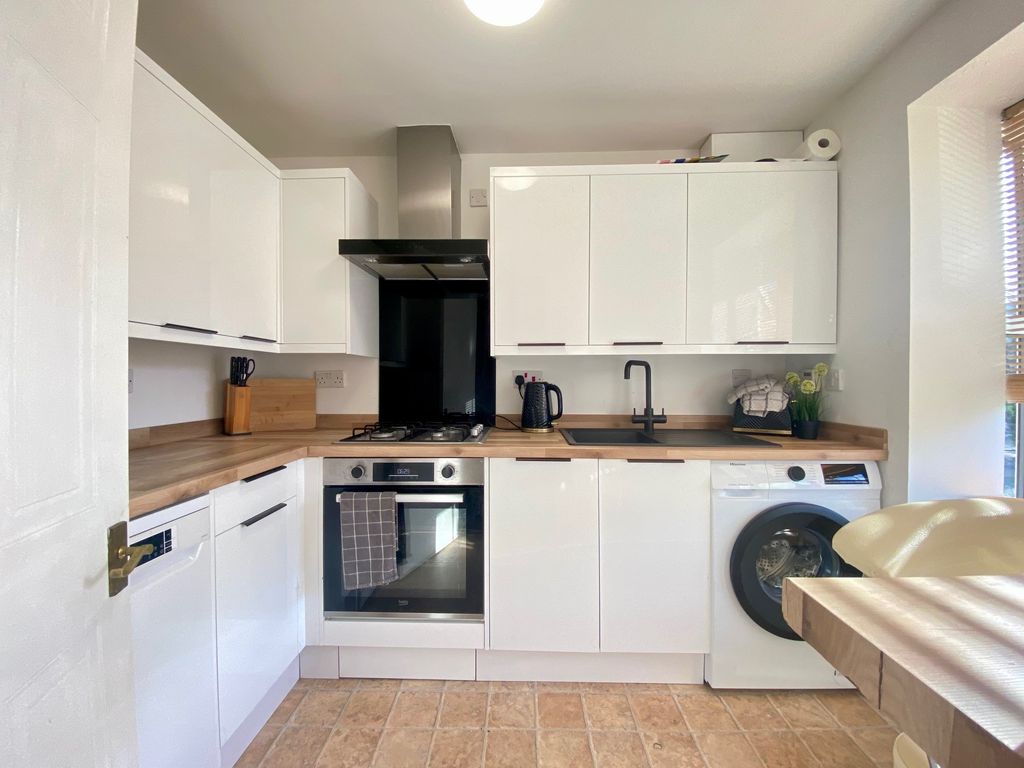 Property photo 2 of 9 Kitchen