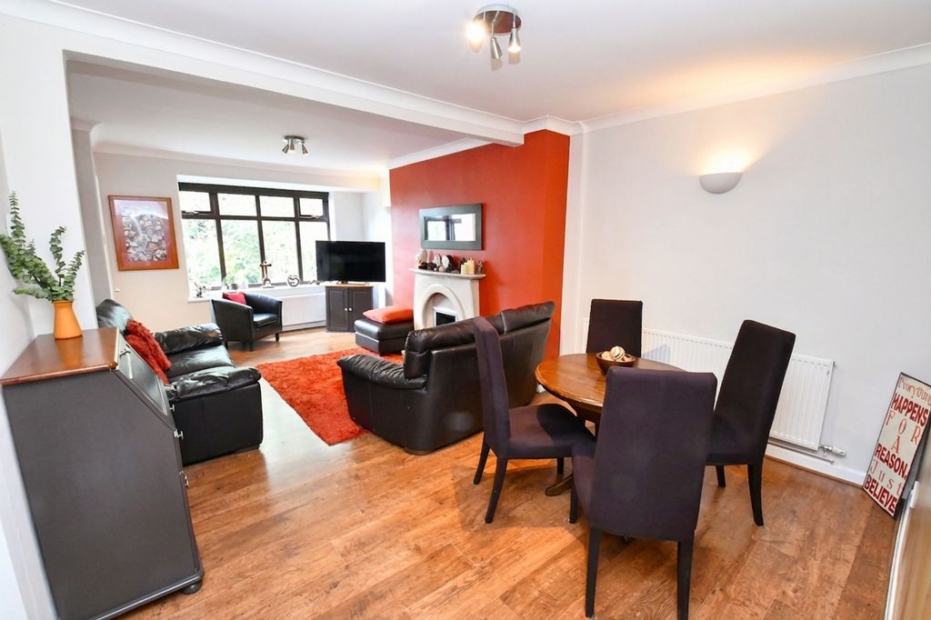 Property photo 2 of 26