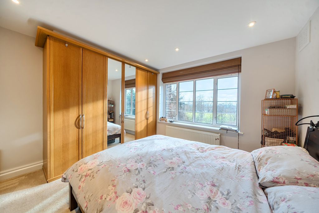 Property photo 3 of 18 1406109-12-697B8B...