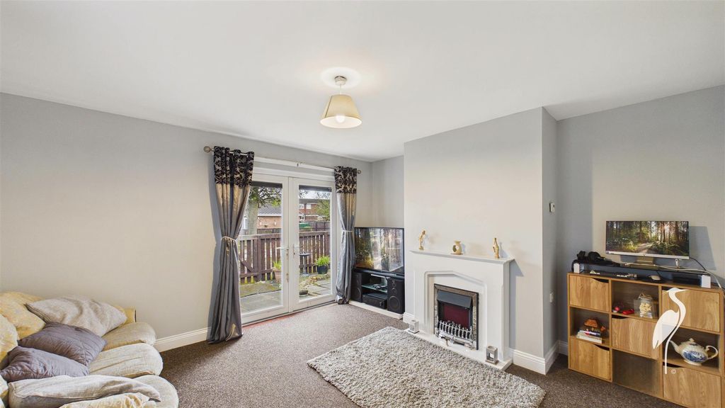 Property photo 2 of 17 Lounge