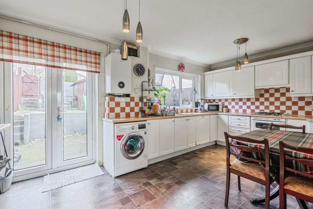 Property photo 2 of 23