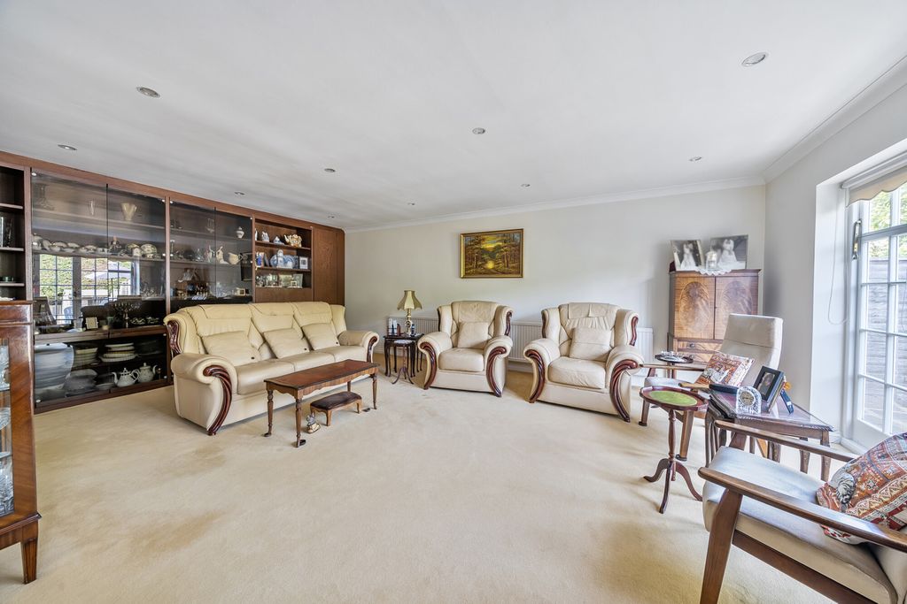 Property photo 2 of 23 1340574-13-689B6d...
