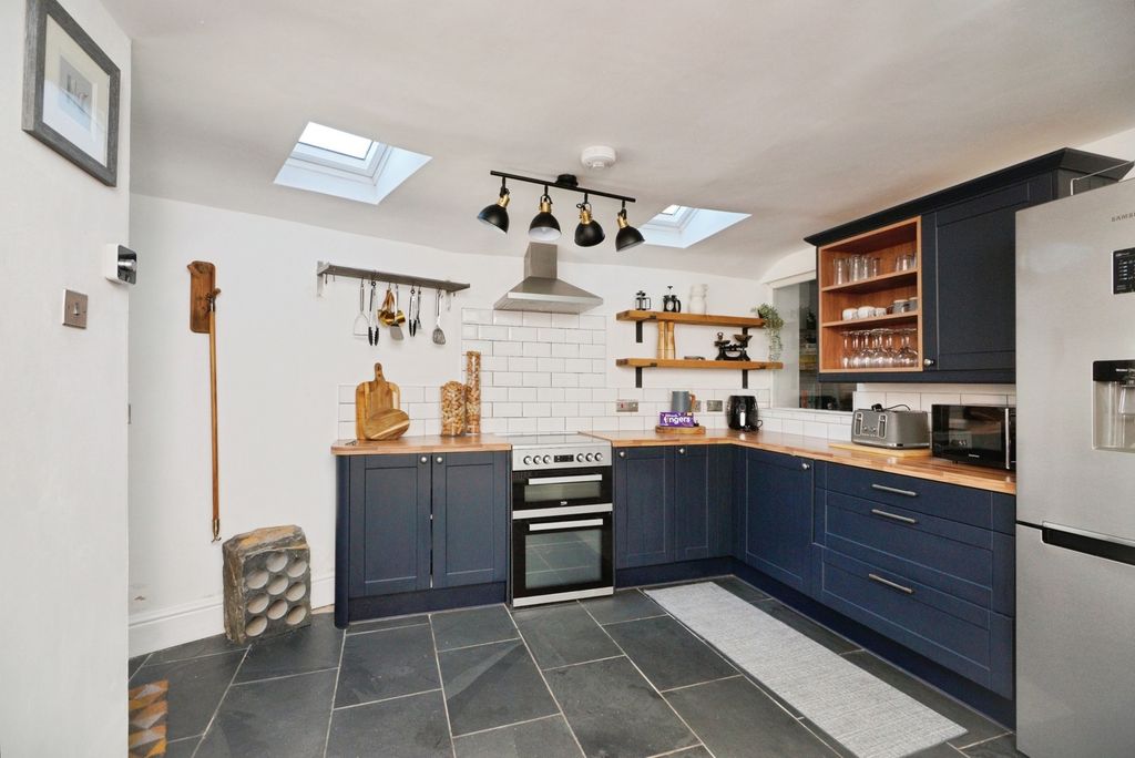 Property photo 3 of 19 Pbox-Img.Jpg