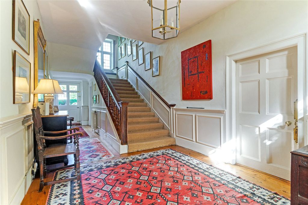 Property photo 3 of 25 Entrance Hall