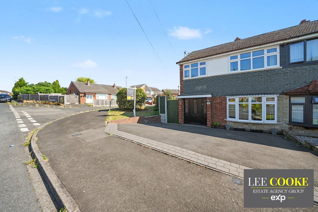 Property photo 3 of 33