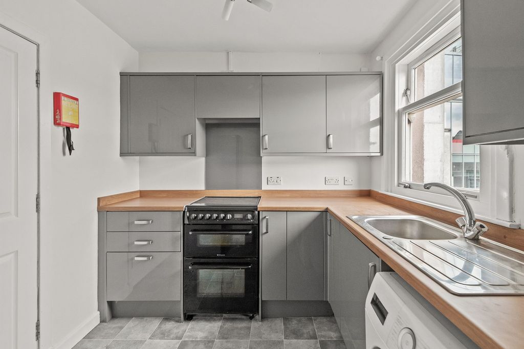 Property photo 3 of 12 Kitchen