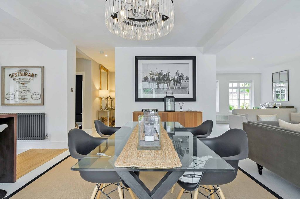 Property photo 3 of 25 Dining Area