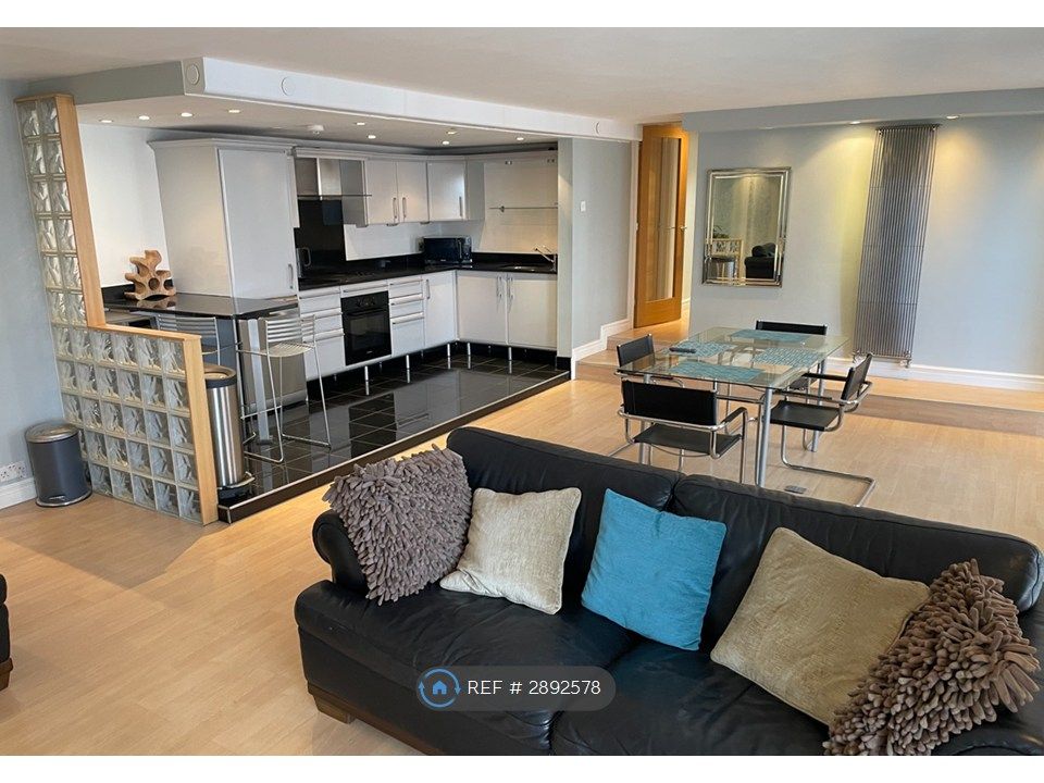 Property photo 3 of 14 Lounge / Kitchen