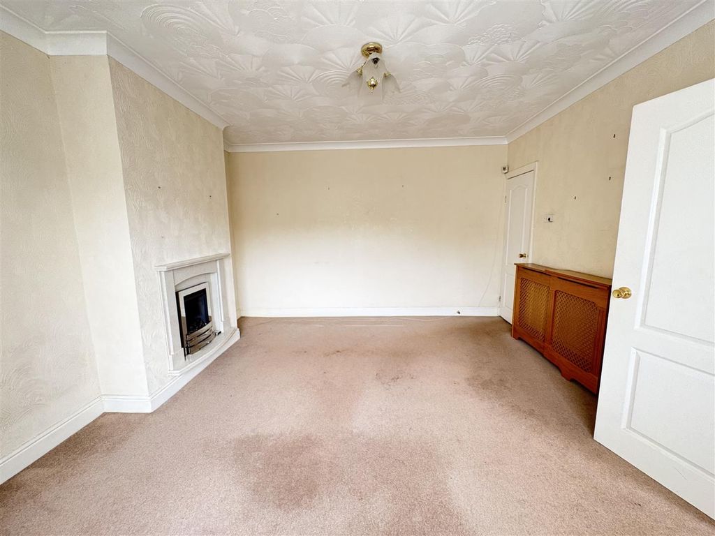 Property photo 3 of 14 Living Room