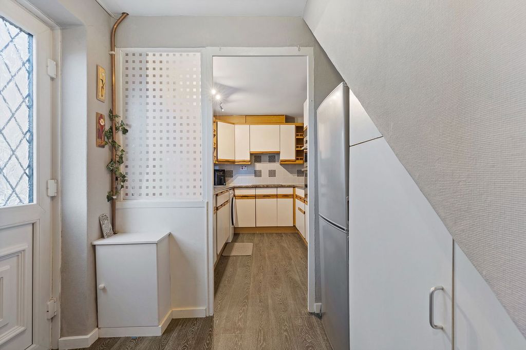 Property photo 3 of 26