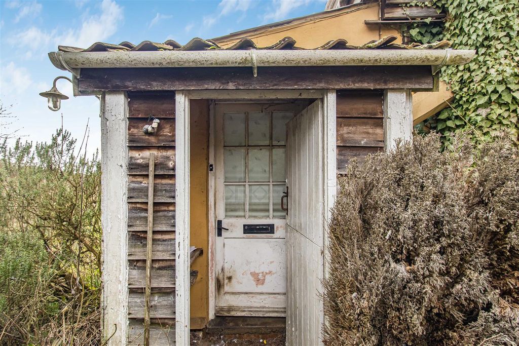 Property photo 3 of 34 3_73921.Jpg