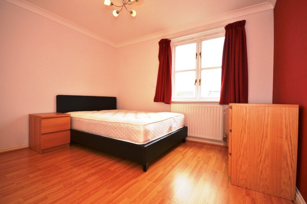 Property photo 1 of 5 1 Double Bedroom Flat To Rent